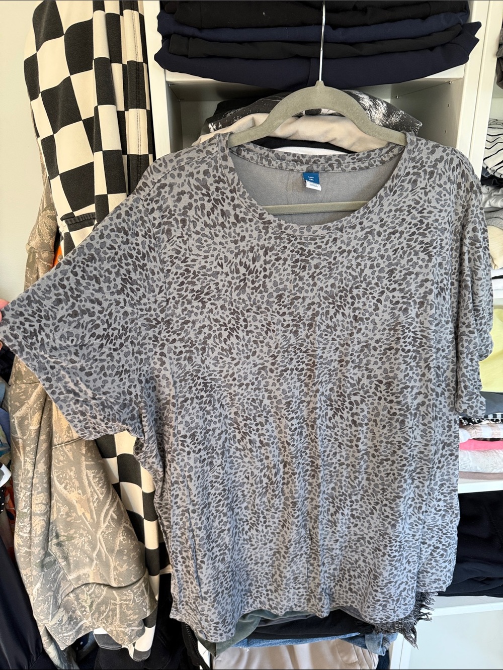 Old Navy Gray Leopard Print Short Sleeve Tee